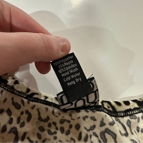 Clara Sun Wool Tan & Black Cheetah Print Faux‎ Wrap Top Size XS - Picture 6 of 8